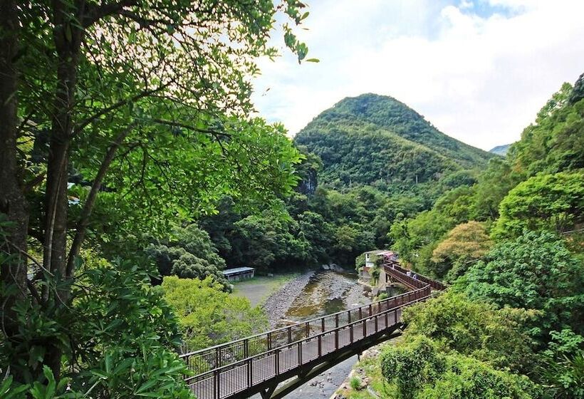 پانسیون Xanadu Hostel