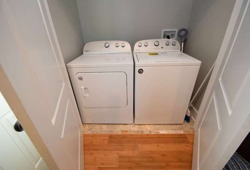 The Rookery Iii 4007  Flirty Flamingo  3 Br Cottage