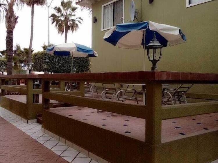 هتل Azteca Inn