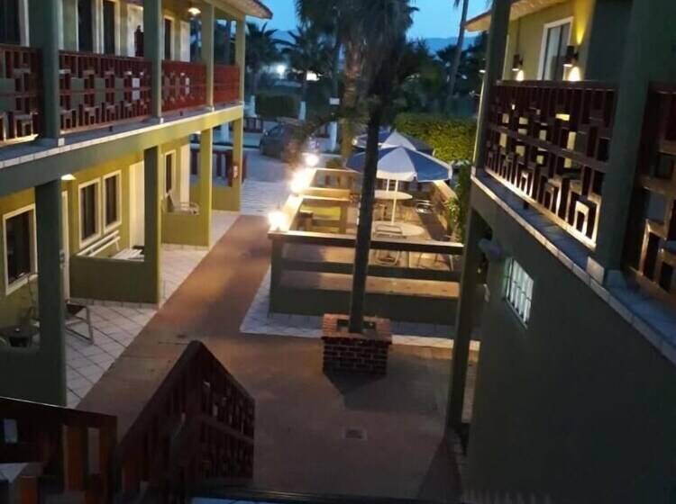 هتل Azteca Inn