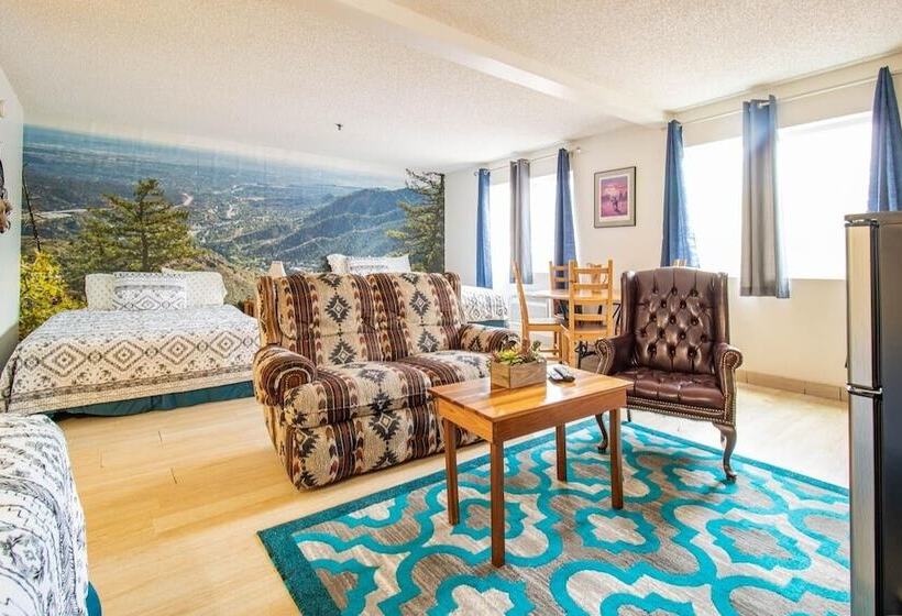 فندق Manitou Cog Lodge Inc Dba Manitou Inn