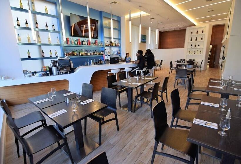 בית מלון כפרי Ocean & Bay View Residence 1 Bed 1 Bath @ Beachwalk