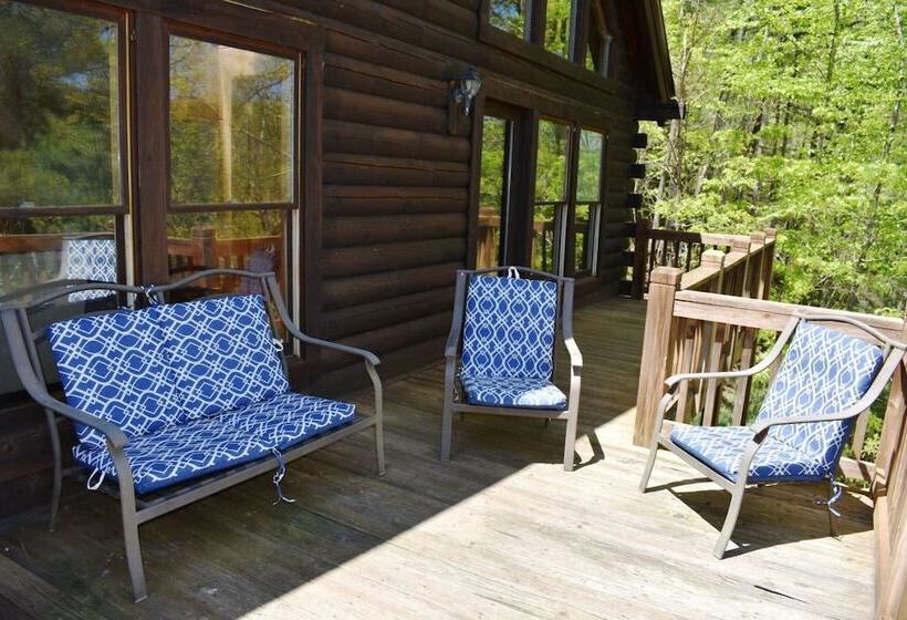 Lakeside Lodge