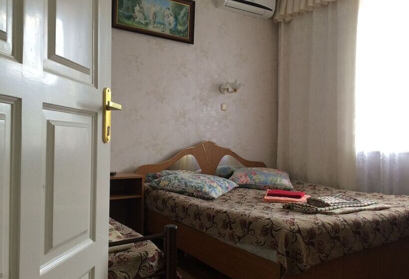 ペンション Lazur Guest House