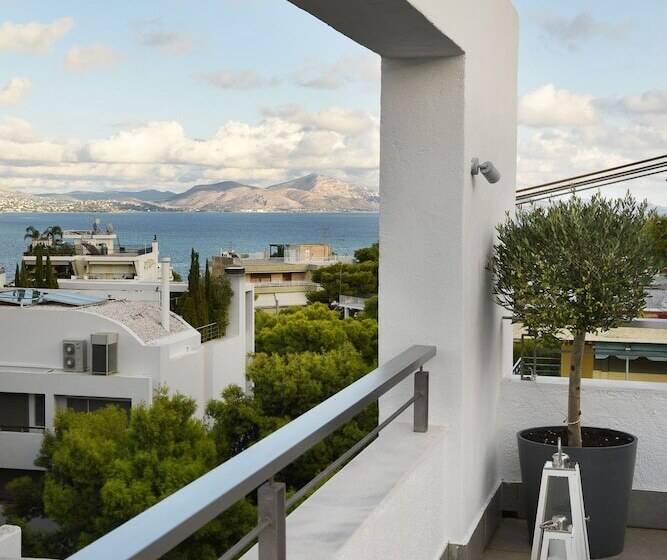 پانسیون The Coolest Loft & Terrace Varkiza Sv