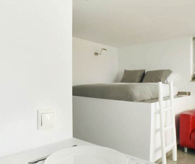 پانسیون The Coolest Loft & Terrace Varkiza Sv