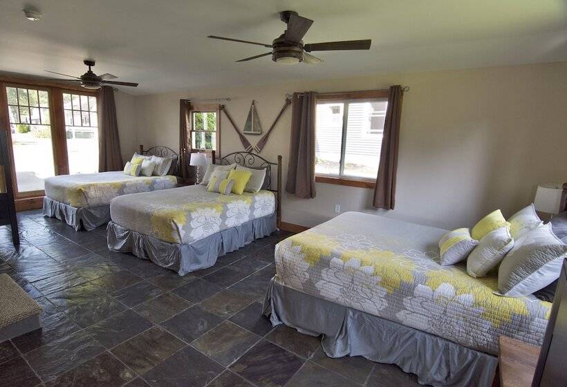 Beach Cottages At Lake George