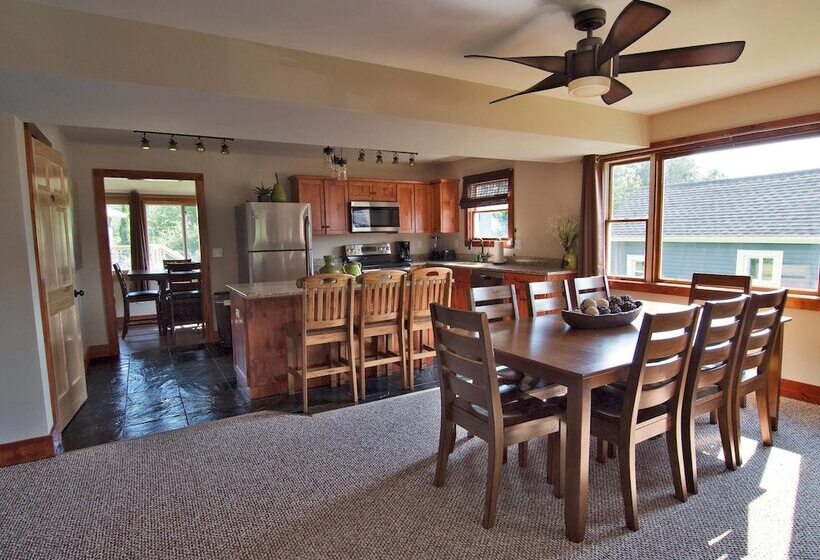 Beach Cottages At Lake George
