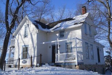تختخواب و صبحانه Prairie Creek Inn