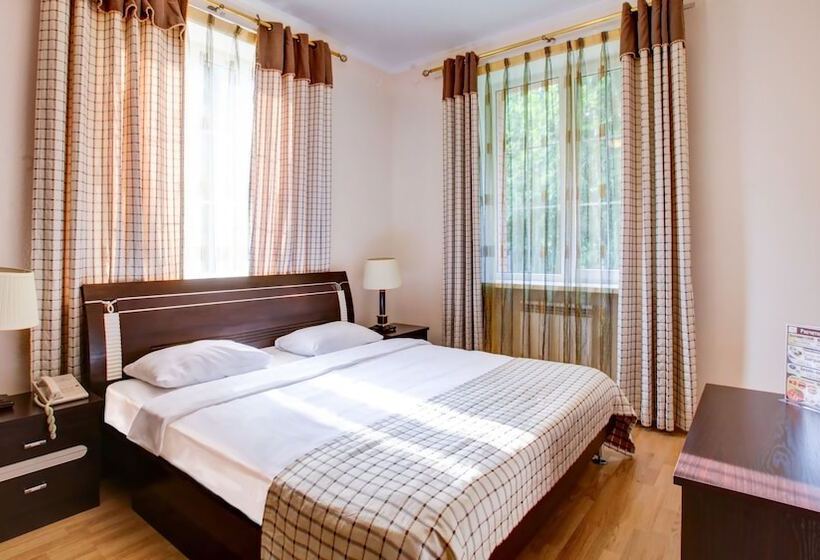 فندق فئة نجمة واحدة Golicyn Club