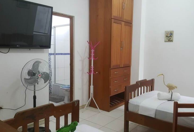 פונדק Iguana Haus Iquitos