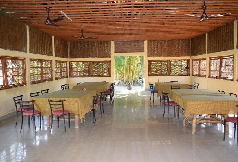 فندق Camp Rhino Resort