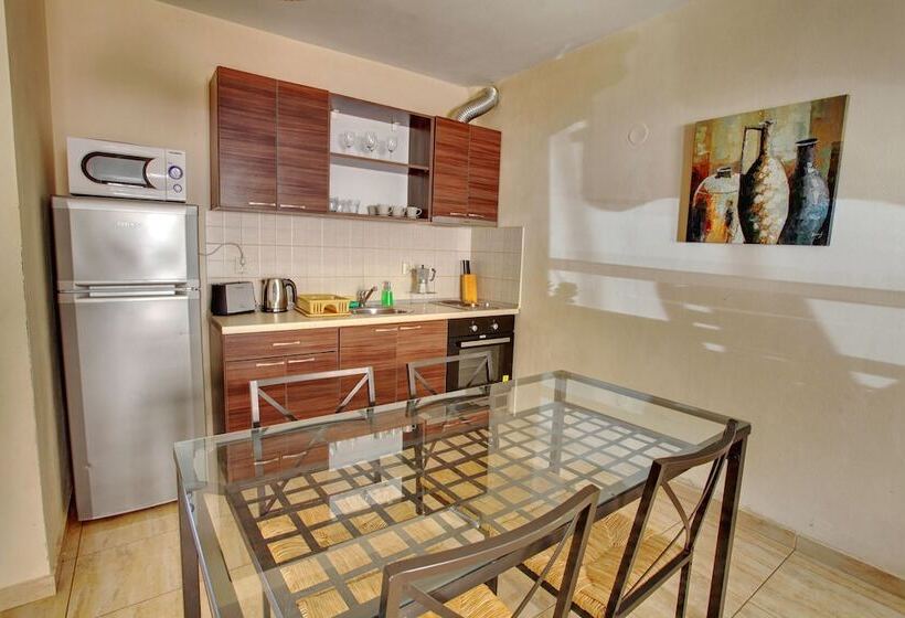 هتل Stayinn Bellevue Apartments