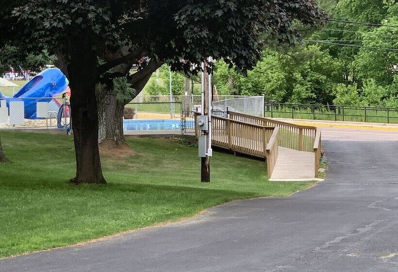 Lakeside Motel