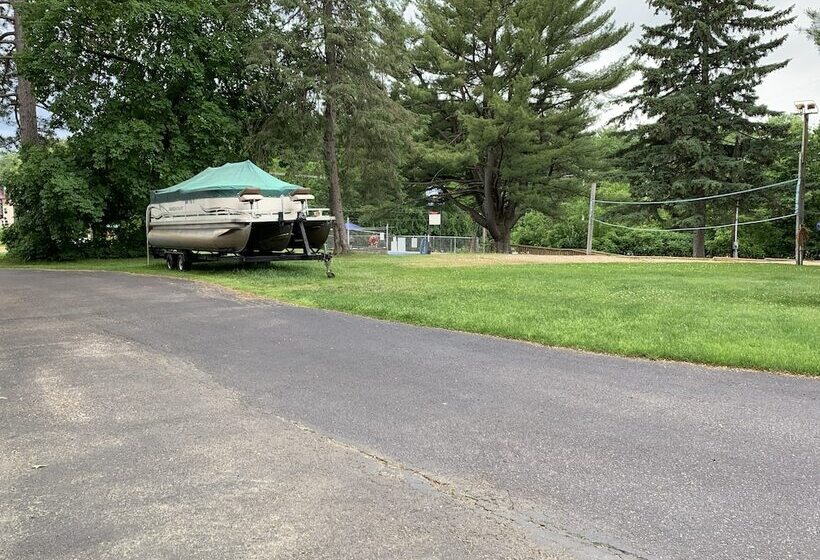 Lakeside Motel