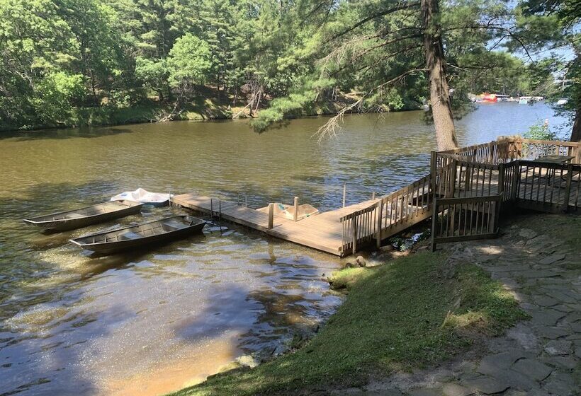 Lakeside Motel