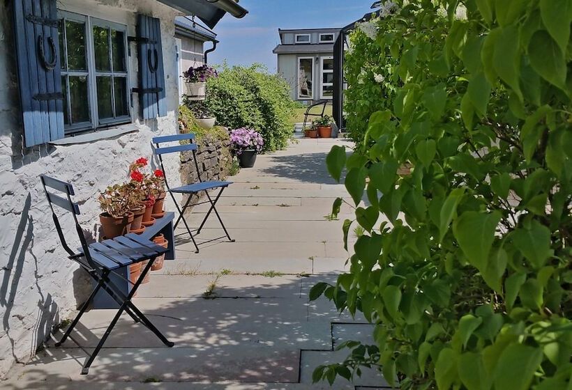 Som Hemma Gardscafe Bed & Breakfast