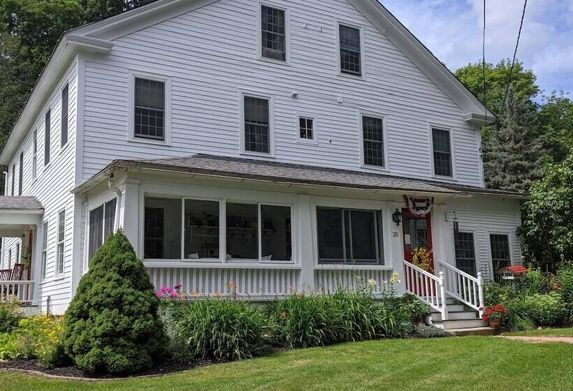 Bed and Breakfast The Buckmaster Inn
