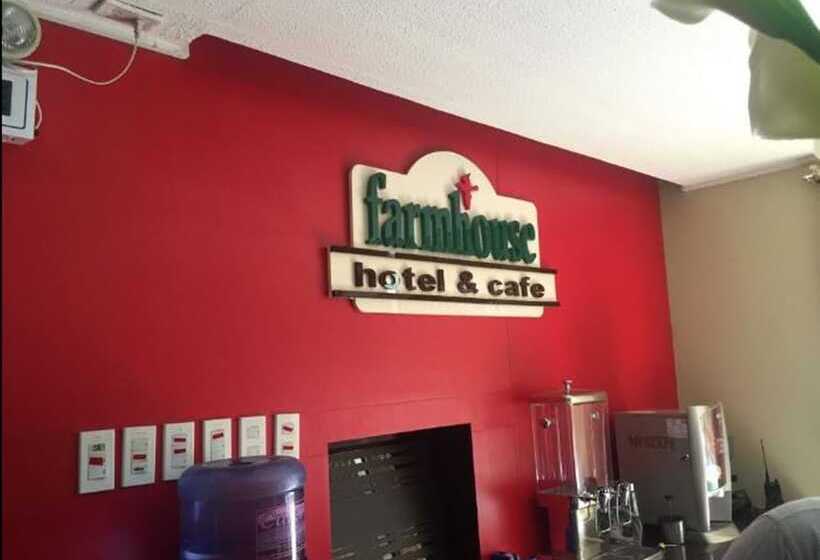 Farmhouse Hotel & Cafe