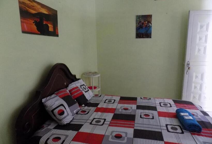 مسافرخانه Los De A Pie