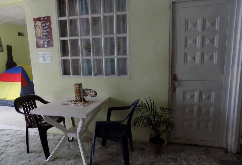 مسافرخانه Los De A Pie