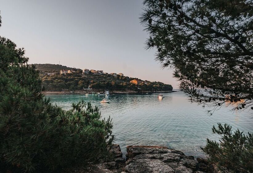 בית מלון כפרי Colentum Resort Murter