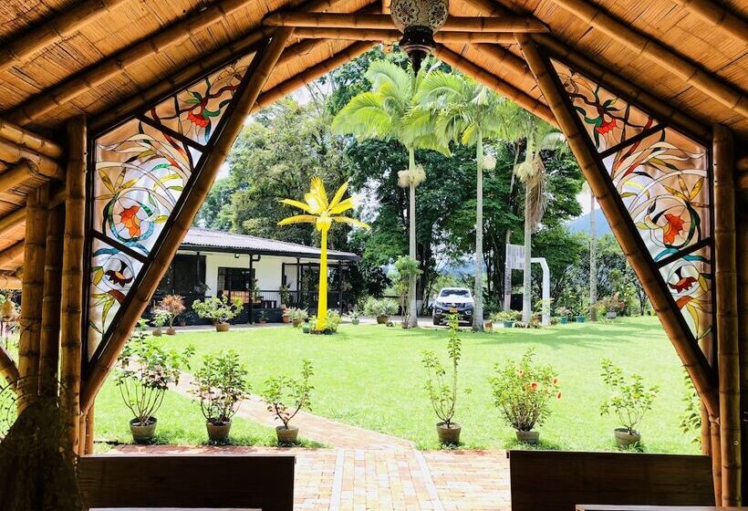 هتل Entre Los Arboles