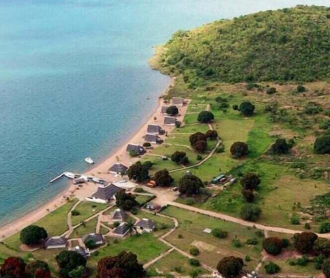 هتل Lake Shore Lodge & Campsite