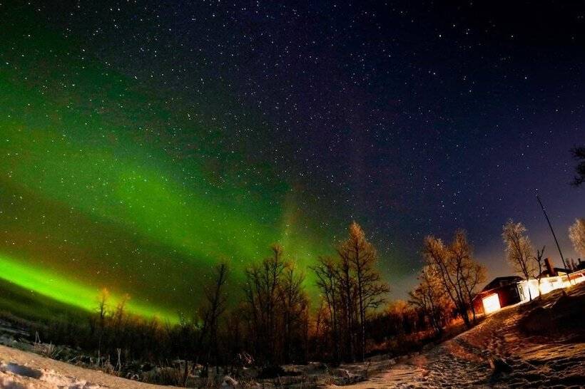 هتل Máttaráhkká Northern Light Lodge
