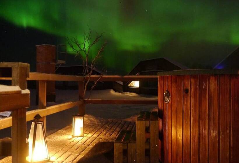 هتل Máttaráhkká Northern Light Lodge