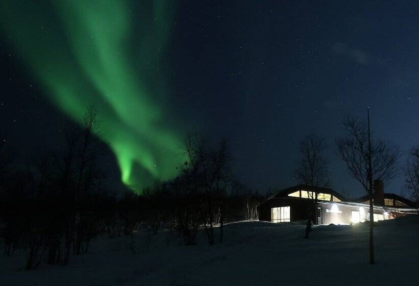 هتل Máttaráhkká Northern Light Lodge