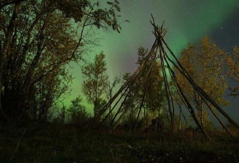هتل Máttaráhkká Northern Light Lodge