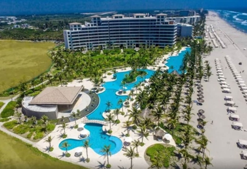 La Isla Residences