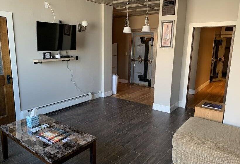 Nashwauk Lodging   Hostel