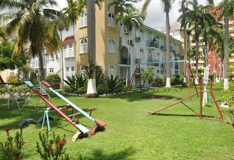 Ocho Rios Sandcastles Ocean View Fantastic Location Sleeps 4