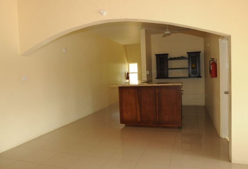 Ocho Rios Sandcastles Ocean View Fantastic Location Sleeps 4