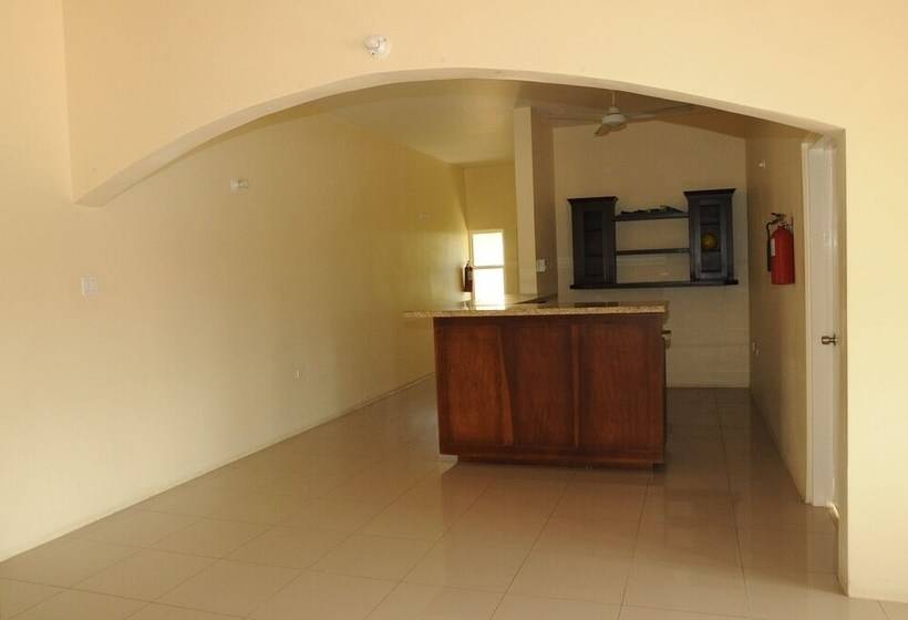 Ocho Rios Sandcastles Ocean View Fantastic Location Sleeps 4