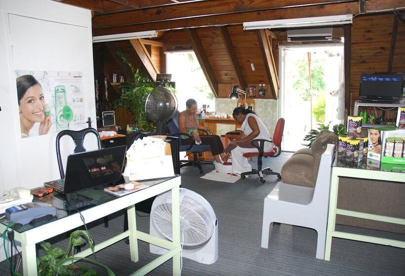 Ocho Rios Sandcastles Ocean View Fantastic Location Sleeps 4