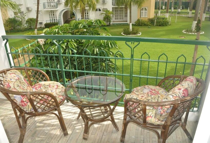 Ocho Rios Sandcastles Ocean View Fantastic Location Sleeps 4