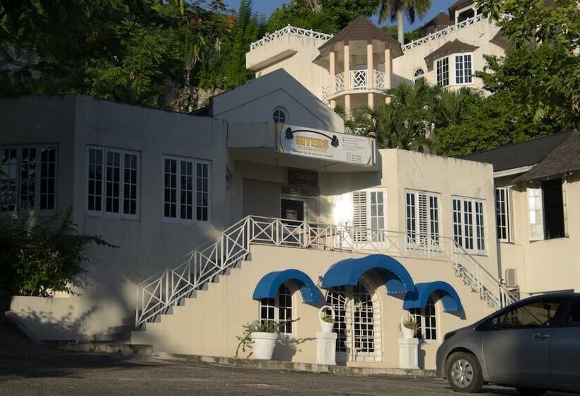 Ocho Rios Sandcastles Ocean View Fantastic Location Sleeps 4