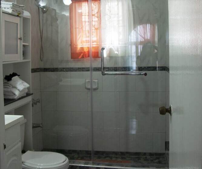 Ocho Rios Sandcastles Ocean View Fantastic Location Sleeps 4