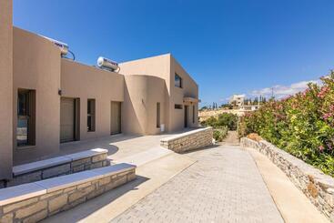 پانسیون Mythos Village