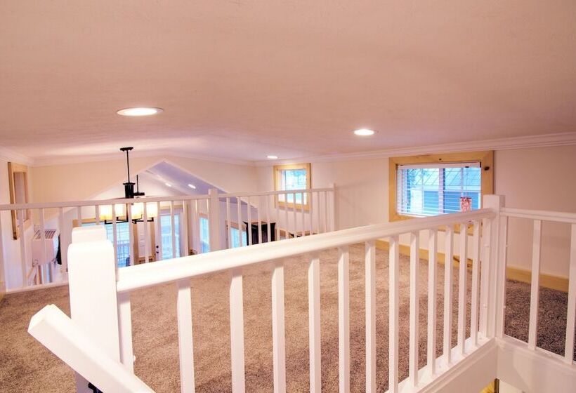 渡假胜地  Grey S Point Camp