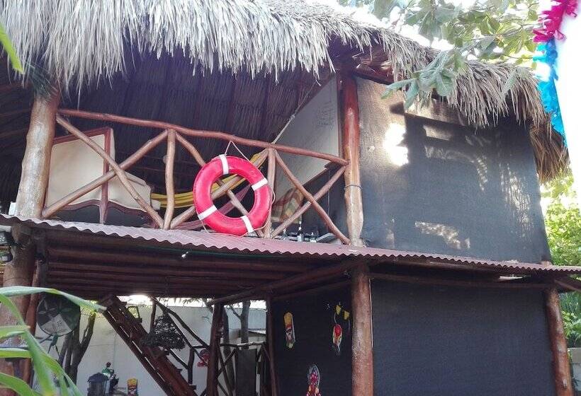 ユースホステル Hostal Backpackers Villa Karejo