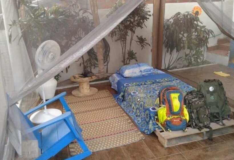 ユースホステル Hostal Backpackers Villa Karejo