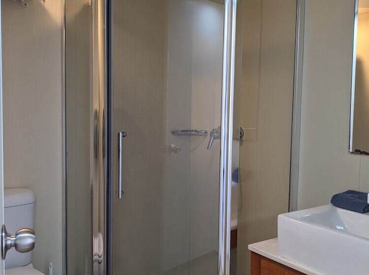 هاستل Ozzie Pozzie Backpackers   Yha