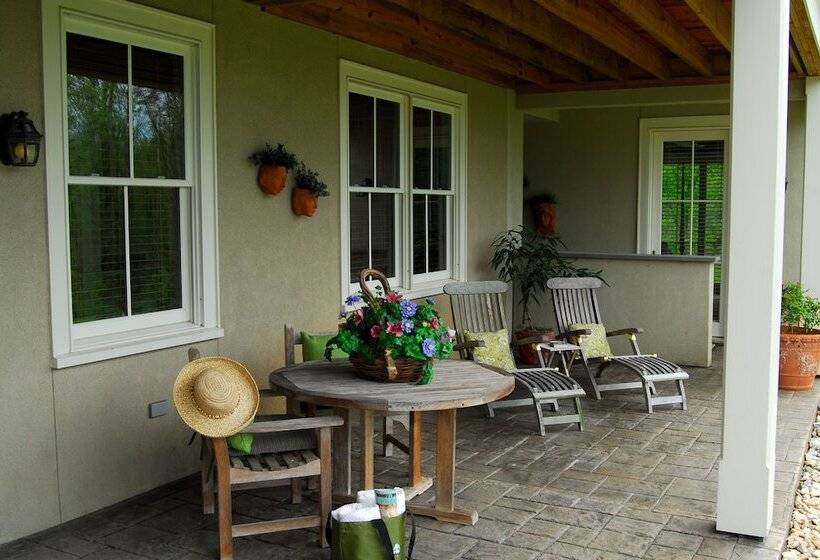 تختخواب و صبحانه Cedar Spring Inn & Spa