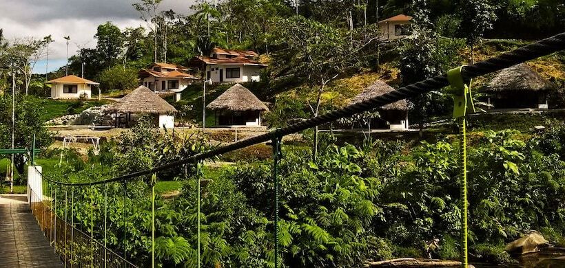 هتل Amuntai Rainforest Lodge