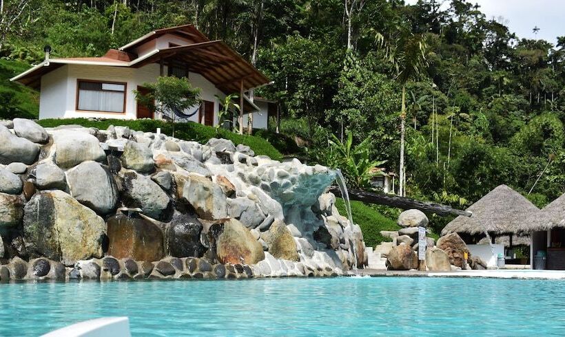 هتل Amuntai Rainforest Lodge