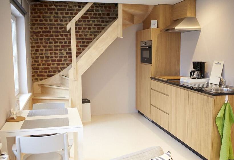 هتل B2b Flats Aalst